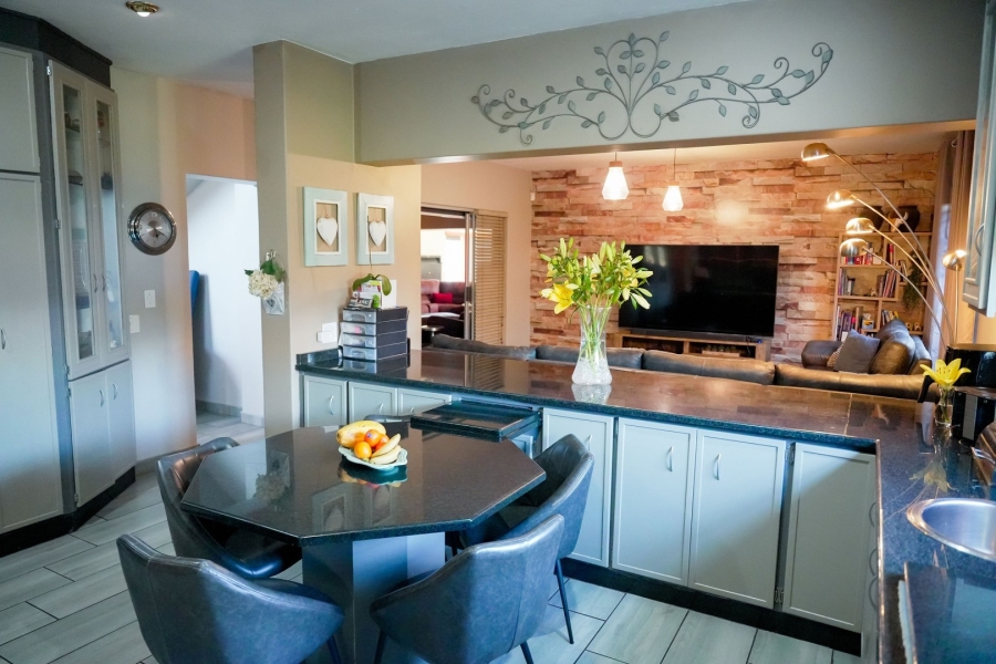 4 Bedroom Property for Sale in Wilkoppies North West